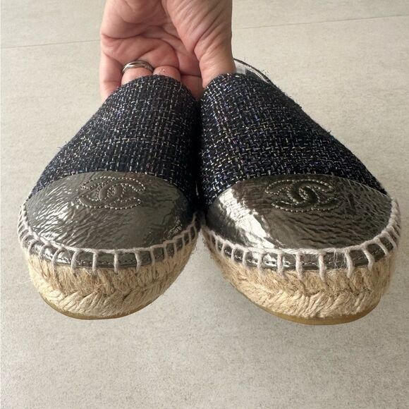 Chanel CC Espadrilles Metallic Navy Tweed Patent Leather Cap Toe Size 39 Slip on - Picture 5 of 11